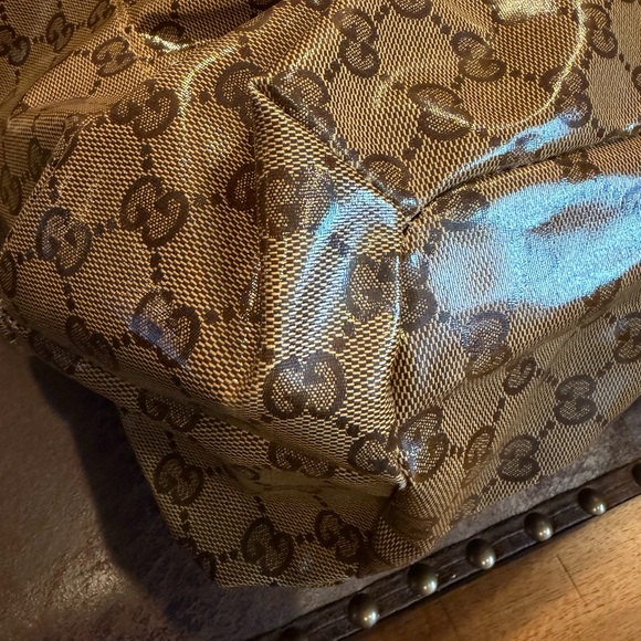 Gucci GG Supreme Canvas Shopper with Vintage Gold Medallion - Picture 8 of 16